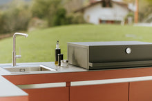 outdoorküche-deluxe-mit-bartisch-gartengrill