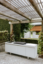 outdoorküche-deluxe-mit-grillflach-gartengrill