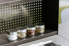 outdoorküche-deluxe-mit-kühlschrank-gartengrill